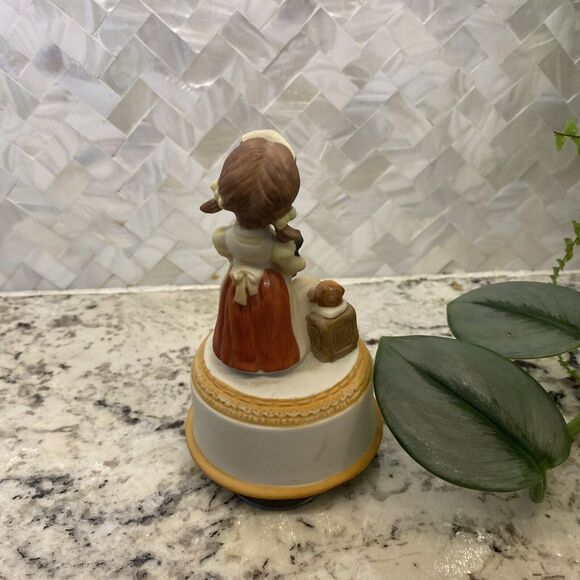 Vintage MSR Imports Nurse kitties cats kittens rotating music box Taiwan Gift‎ - Picture 3 of 7